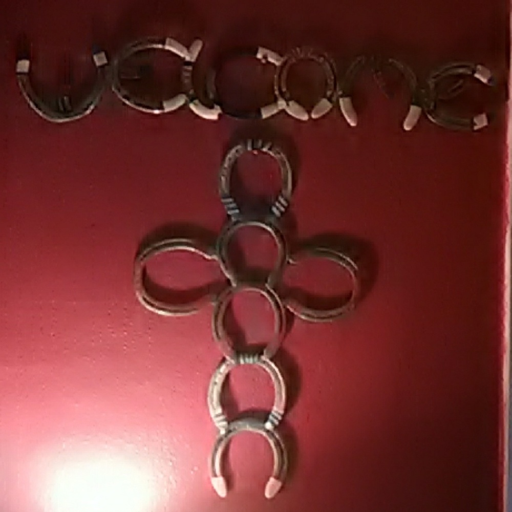 Horse shoe Cross and welcome sighn